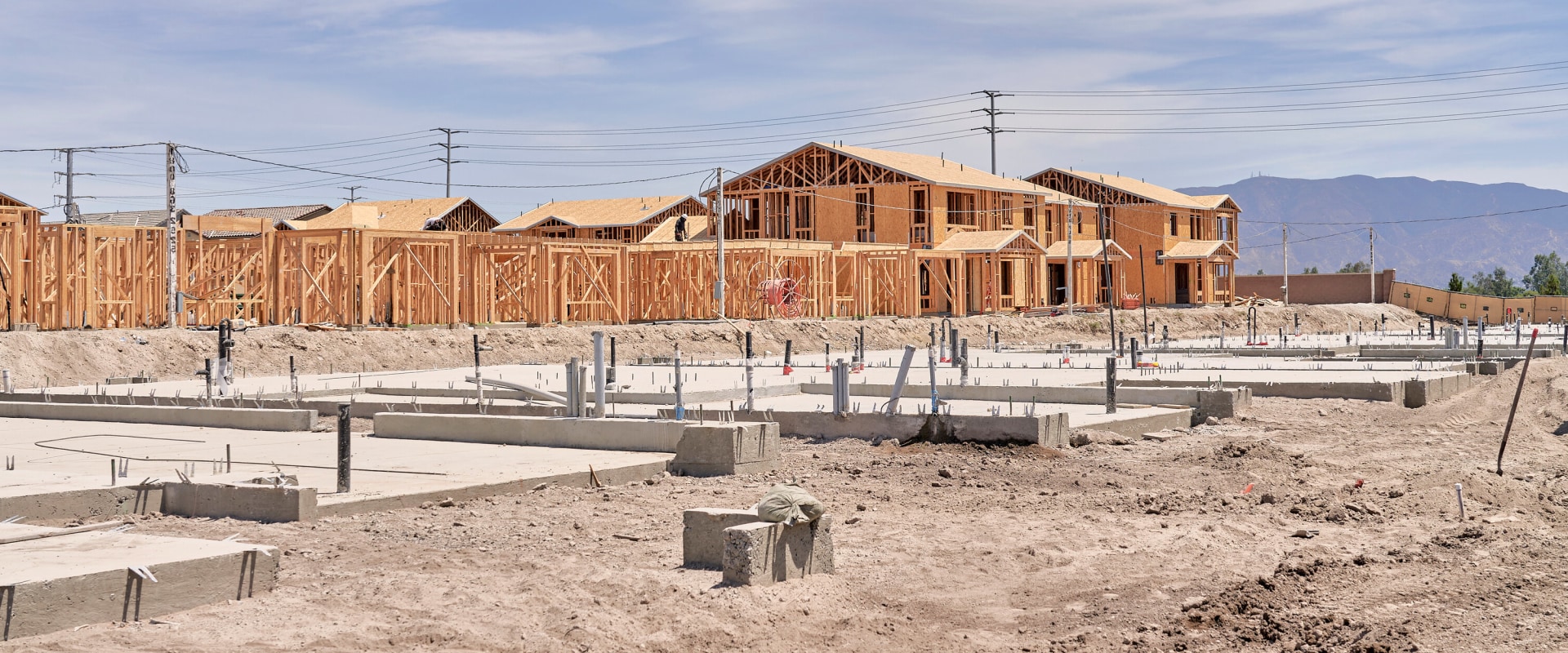 What causes a house to not sell?